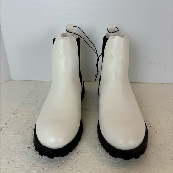 Altar'd State Womens White Pull On Boots with Black Elastic Ankle Boots Size 8 - Picture 2 of 10